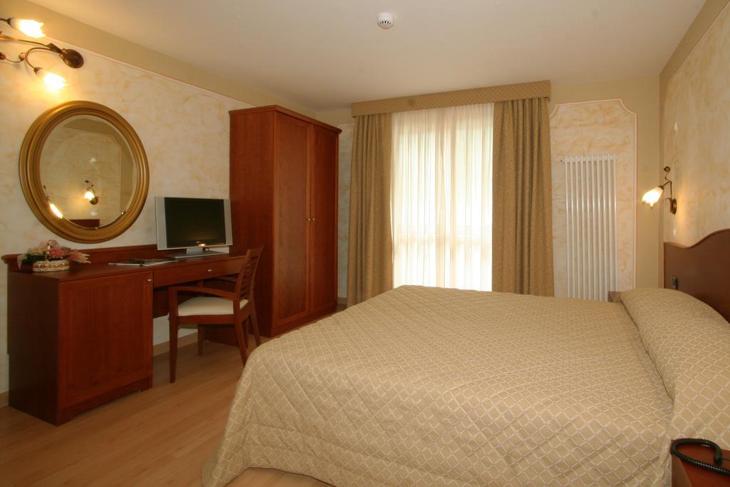 Hotel Dama Bianca Valtournenche Zimmer foto